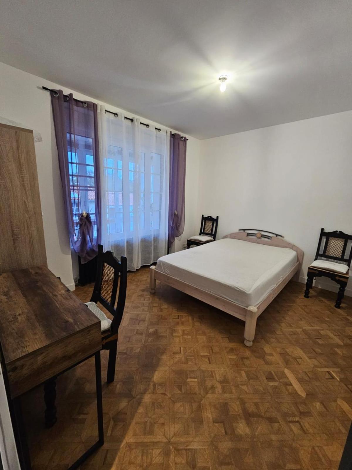 Maison Atypique Coeur De 9 Couchages Сasa de vacaciones La Garnache