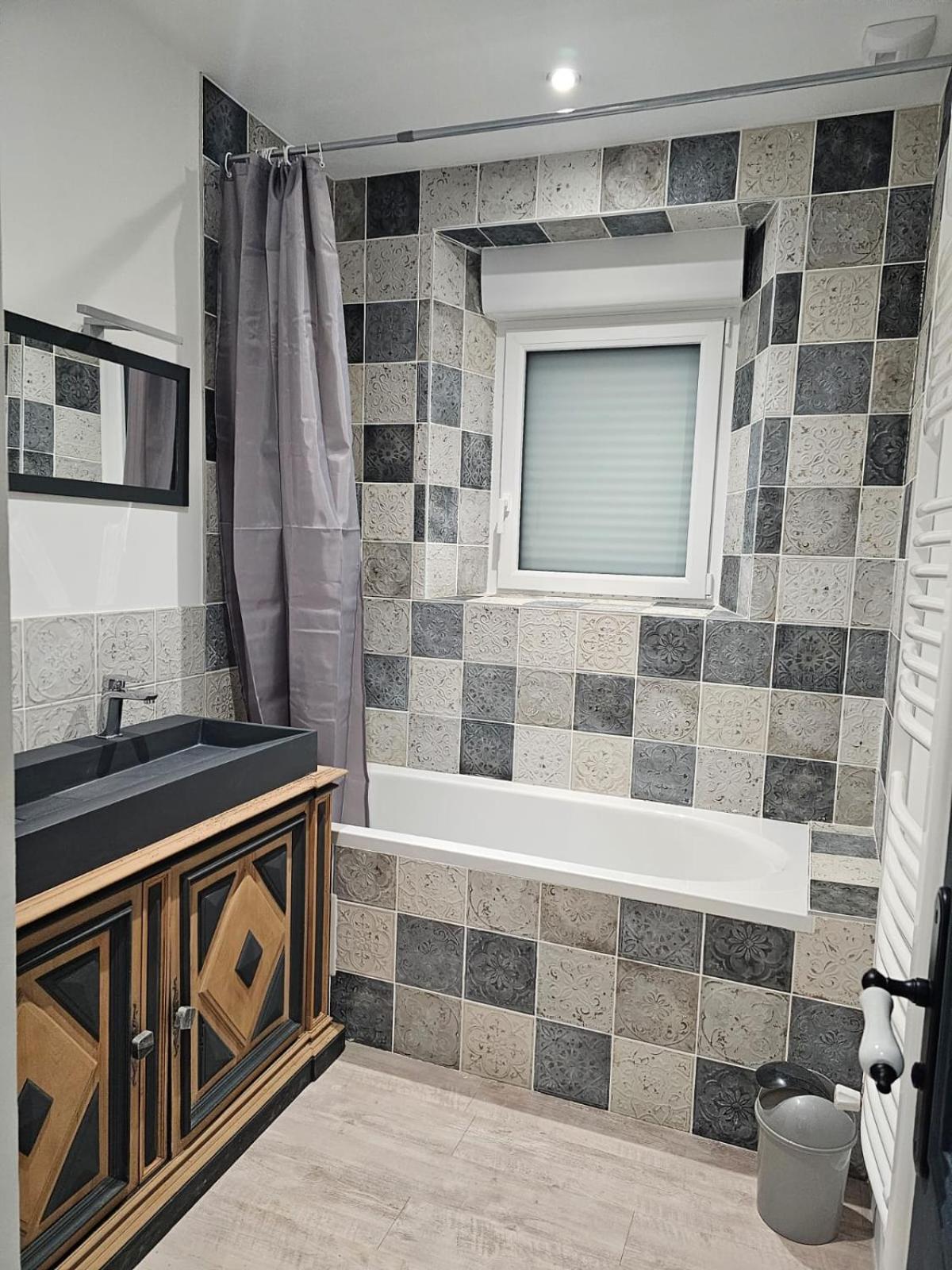 Holiday home Maison Atypique Coeur De 9 Couchages La Garnache